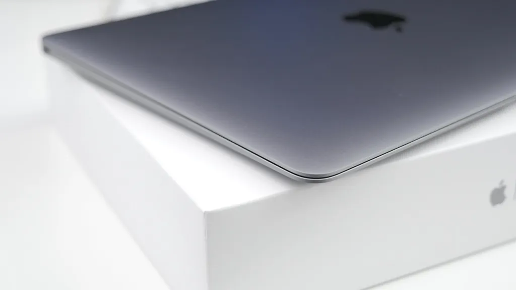 12 インチ MacBook と 15 インチ MacBook Air: どちらを購入しますか?